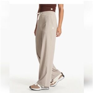 Vuori halo essential wide leg pant in Ecru heather size medium NWT